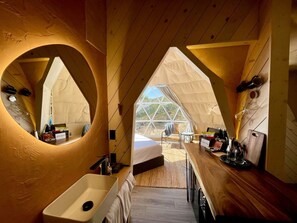 Desk, WiFi, bed sheets