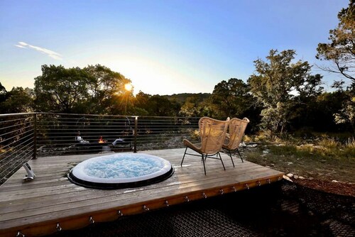 Romantic Retreat: Luxury Glamping Dome with Hot Tub in Marble Falls, TX