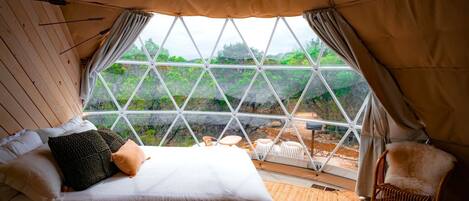1 bedroom, desk, WiFi, bed sheets