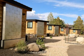 المنطقة المحيطة بالمنشأة