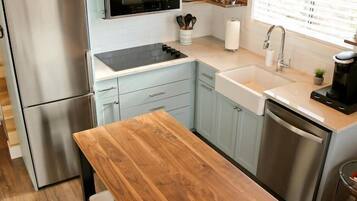 Refrigerador, parrilla de estufa, lavavajillas y tostadora