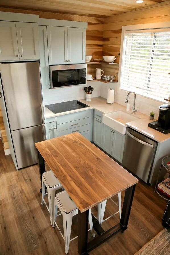 Refrigerador, parrilla de estufa, lavavajillas y tostadora