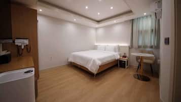 Superior Double Room | Individually decorated, individually furnished, desk, free WiFi