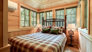 Unclassified image, 4 of 32, button - Cozy, Luxury Tree House in Gatlinburg, Tennessee (Gatlinburg)
