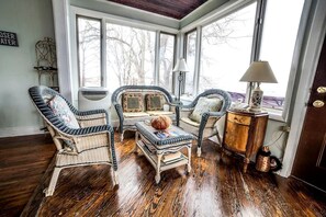 TV - Lakefront Cottage with Cozy Interior and Jacuzzi in Dresden, New York (Dresden)