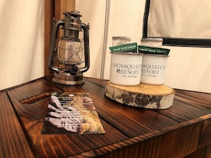Towels, toilet paper - Amazing Safari Tent, Perfect for a Relaxing Escape in Nature near Olympic National Park in Washington (Forks)