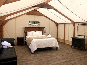 1 bedroom, WiFi, bed sheets - Amazing Safari Tent, Perfect for a Relaxing Escape in Nature near Olympic National Park in Washington (Forks)