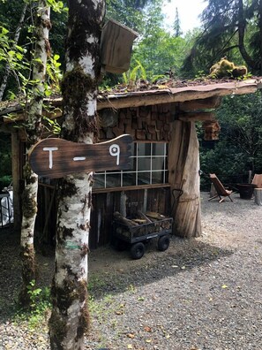 Unclassified image, 5 of 8, button - Amazing Safari Tent, Perfect for a Relaxing Escape in Nature near Olympic National Park in Washington (Forks)