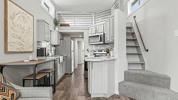 Kühlschrank, Mikrowelle, Geschirrspüler