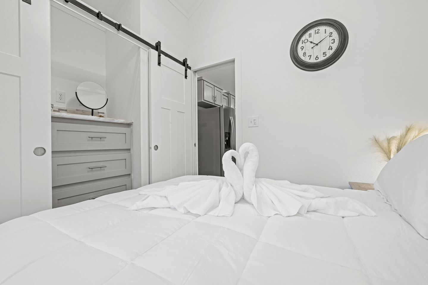 1 chambre, bureau, draps fournis
