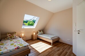 2 bedrooms, WiFi, bed sheets - Apartment 'Kirschblüte' with Mountain View, Shared Garden and Wi-Fi (Oberkirch)