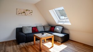 Unclassified image, 4 of 40, button - Apartment 'Kirschblüte' with Mountain View, Shared Garden and Wi-Fi (Oberkirch)