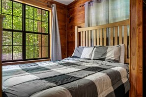 Room - Serene Wooden Cabin with Hot-Tub and Covered Porch in Sevierville, Tennessee (Sevierville)