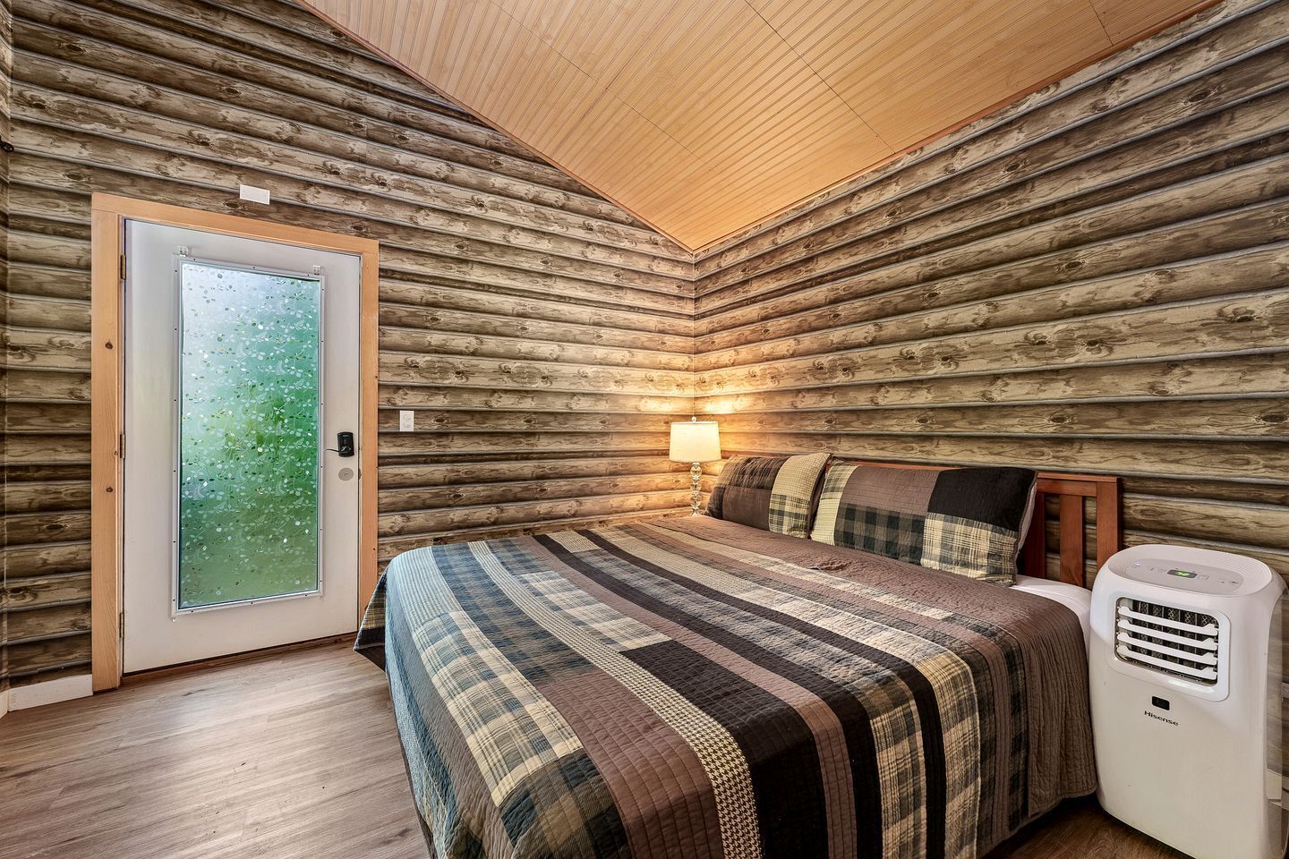 1 Schlafzimmer, Schreibtisch, WLAN, Bettwäsche