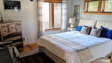 3 bedrooms, in-room safe, desk, iron/ironing board