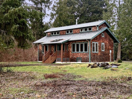 River Loft Cabin on Columbia in Skamokawa Valley, WA