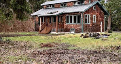 River Loft Cabin on Columbia in Skamokawa Valley, WA