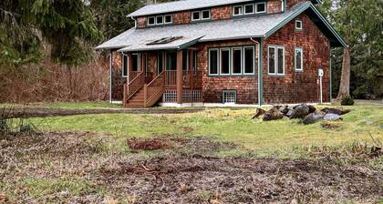 River Loft Cabin on Columbia in Skamokawa Valley, WA