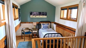 Unclassified image, 4 of 30, button - River Loft Cabin on Columbia in Skamokawa Valley, WA (Skamokawa Valley)
