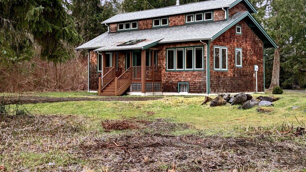 Unclassified image, 1 of 30, button - River Loft Cabin on Columbia in Skamokawa Valley, WA (Skamokawa Valley)