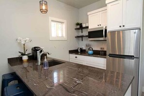 Fridge, microwave, stovetop, dishwasher - Amazing Getaway on a Peaceful Farm in Orderville, Southern Utah (Orderville)