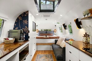 1 bedroom, WiFi, bed sheets - Luxury Airstream Rental for Intimate Getaways to Pisgah Forest, North Carolina (Pisgah Forest)