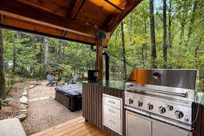 Terrace/patio - Luxury Airstream Rental for Intimate Getaways to Pisgah Forest, North Carolina (Pisgah Forest)