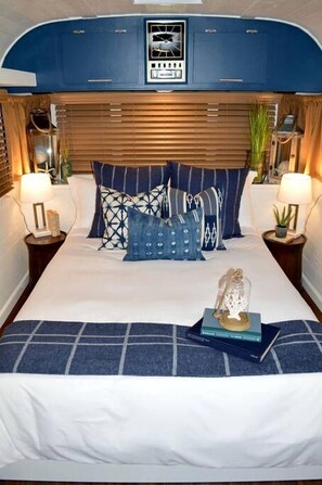 1 bedroom, WiFi, bed sheets - Delightful Glamping Vintage Trailer Rental near the Ocean, Waldport, Orego (Waldport)