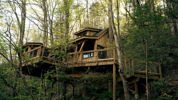 Exterior - Amazing Secluded Tree House with Fire Pit in Gatlinburg, Tennessee (Gatlinburg)