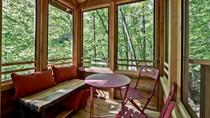 Dining - Amazing Secluded Tree House with Fire Pit in Gatlinburg, Tennessee (Gatlinburg)
