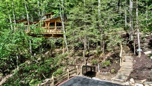 Exterior - Amazing Secluded Tree House with Fire Pit in Gatlinburg, Tennessee (Gatlinburg)