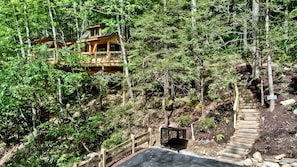 Exterior - Amazing Secluded Tree House with Fire Pit in Gatlinburg, Tennessee (Gatlinburg)