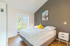2 bedrooms, travel crib, free WiFi - Vacation home "Huus Mööv" in Kating for up to 4 people (Kating)
