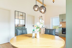 Dining - Vacation home "Huus Mööv" in Kating for up to 4 people (Kating)