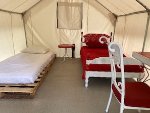 1 bedroom, bed sheets