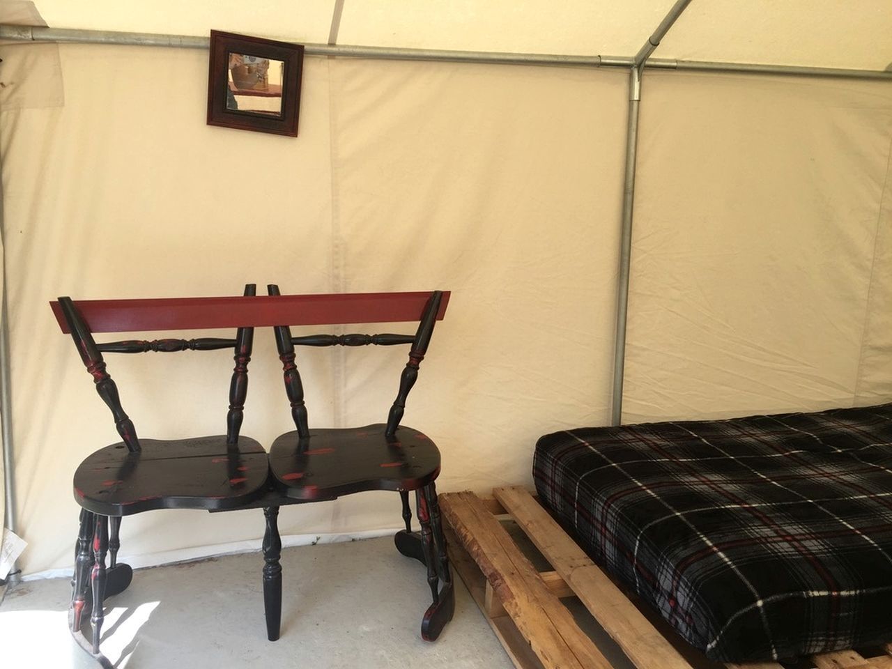 1 bedroom, bed sheets