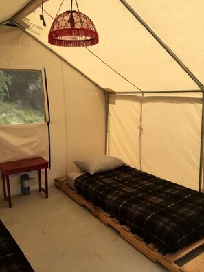 1 bedroom, bed sheets
