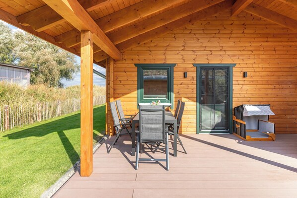 تناول الطعام بالخارج