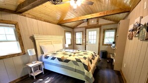 1 bedroom, WiFi, bed sheets - Tranquil Creekside Tiny House in the Appalachian Mountains, Perfect for a Weekend to Disconnect (Purlear)