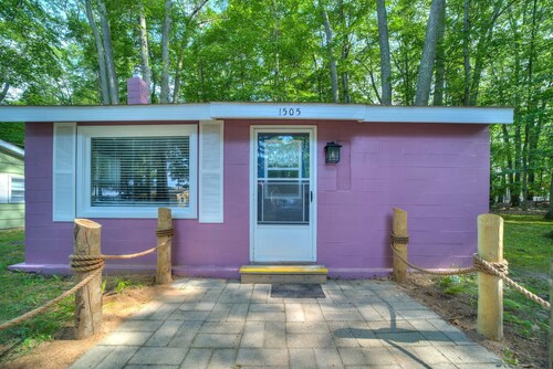 Cute Cabin Rental for Lovely Glamping Trips on Lake Michigan