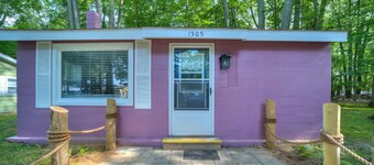 Cute Cabin Rental for Lovely Glamping Trips on Lake Michigan