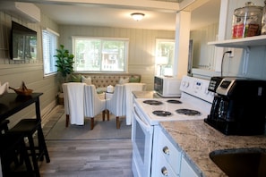 Fridge, oven, stovetop, coffee/tea maker