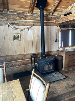 Interior - Rustic Eco-Friendly Cabin in Ennis, Montana - Amazing Glamping Adventure near Virginia City (Ennis)