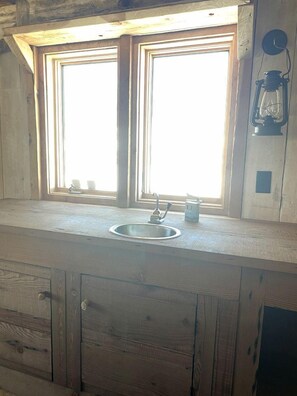 Interior - Rustic Eco-Friendly Cabin in Ennis, Montana - Amazing Glamping Adventure near Virginia City (Ennis)