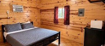 Comfortable Cabin Perfect for Couples Exploring the Outdoors in Sturgis, South Dakota