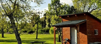 Comfortable Cabin Perfect for Couples Exploring the Outdoors in Sturgis, South Dakota