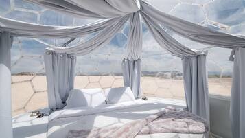 10 bedrooms, WiFi, bed sheets