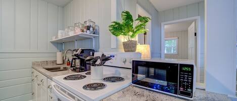 Coffee/tea maker, fridge, oven, stovetop