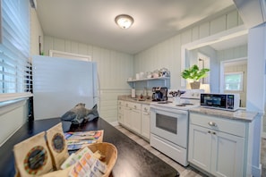Fridge, oven, stovetop, coffee/tea maker