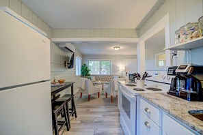 Coffee/tea maker, fridge, oven, stovetop
